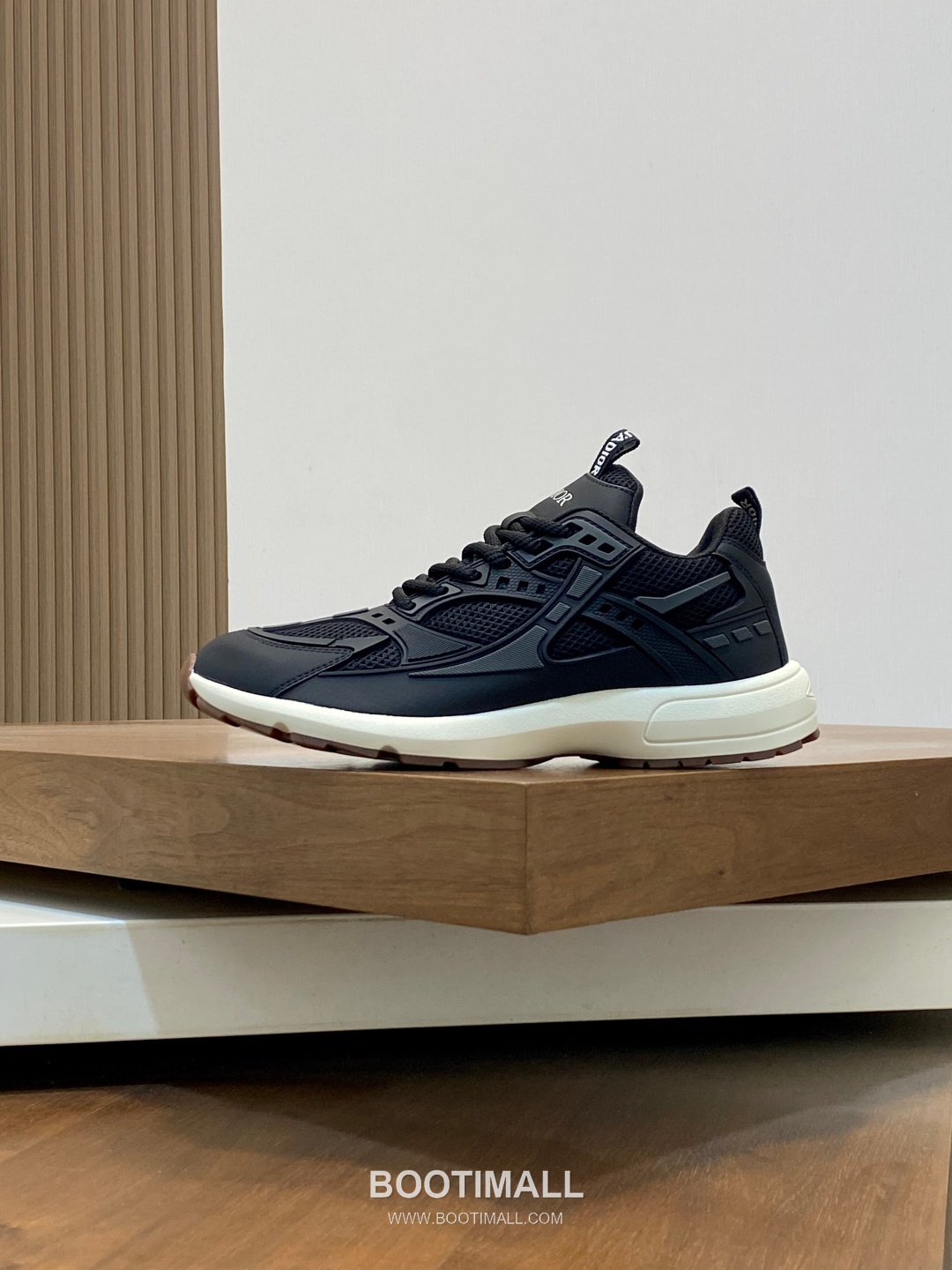## 신발 제품 스펙 분석

Dior B22 Mesh Technical Sneakers 디올 B22 메쉬 테크니컬 스니커즈 3SN231ZHM 2