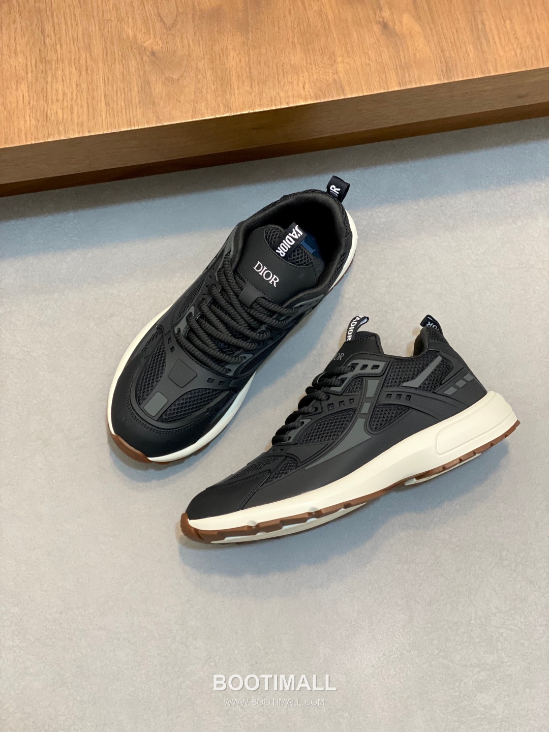 ## 신발 제품 스펙 분석

Dior B22 Mesh Technical Sneakers 디올 B22 메쉬 테크니컬 스니커즈 3SN231ZHM 5