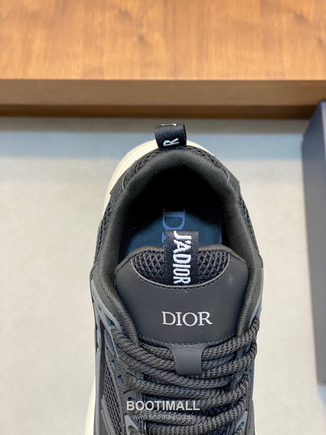 ## 신발 제품 스펙 분석

Dior B22 Mesh Technical Sneakers 디올 B22 메쉬 테크니컬 스니커즈 3SN231ZHM 7