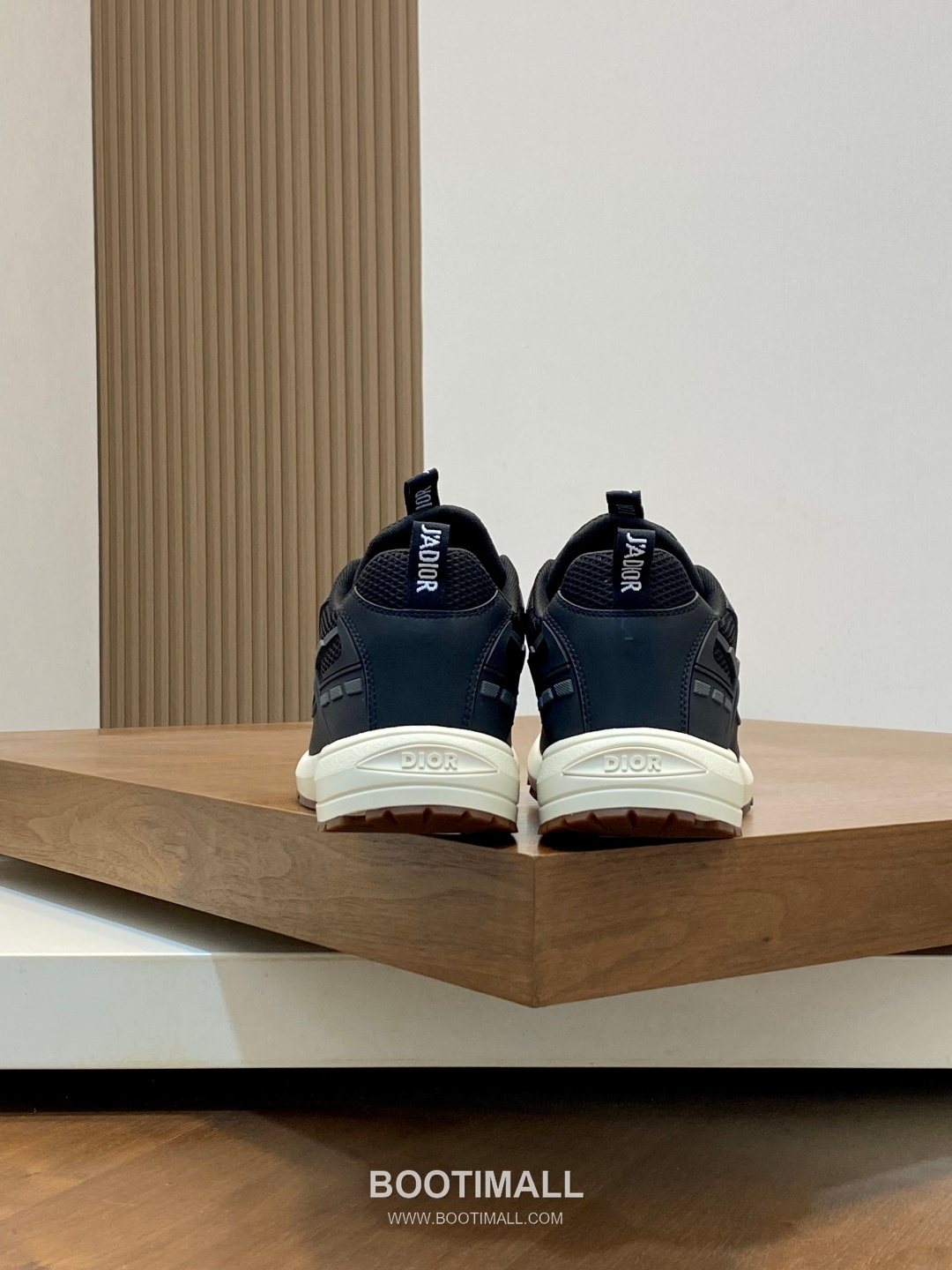 ## 신발 제품 스펙 분석

Dior B22 Mesh Technical Sneakers 디올 B22 메쉬 테크니컬 스니커즈 3SN231ZHM 8