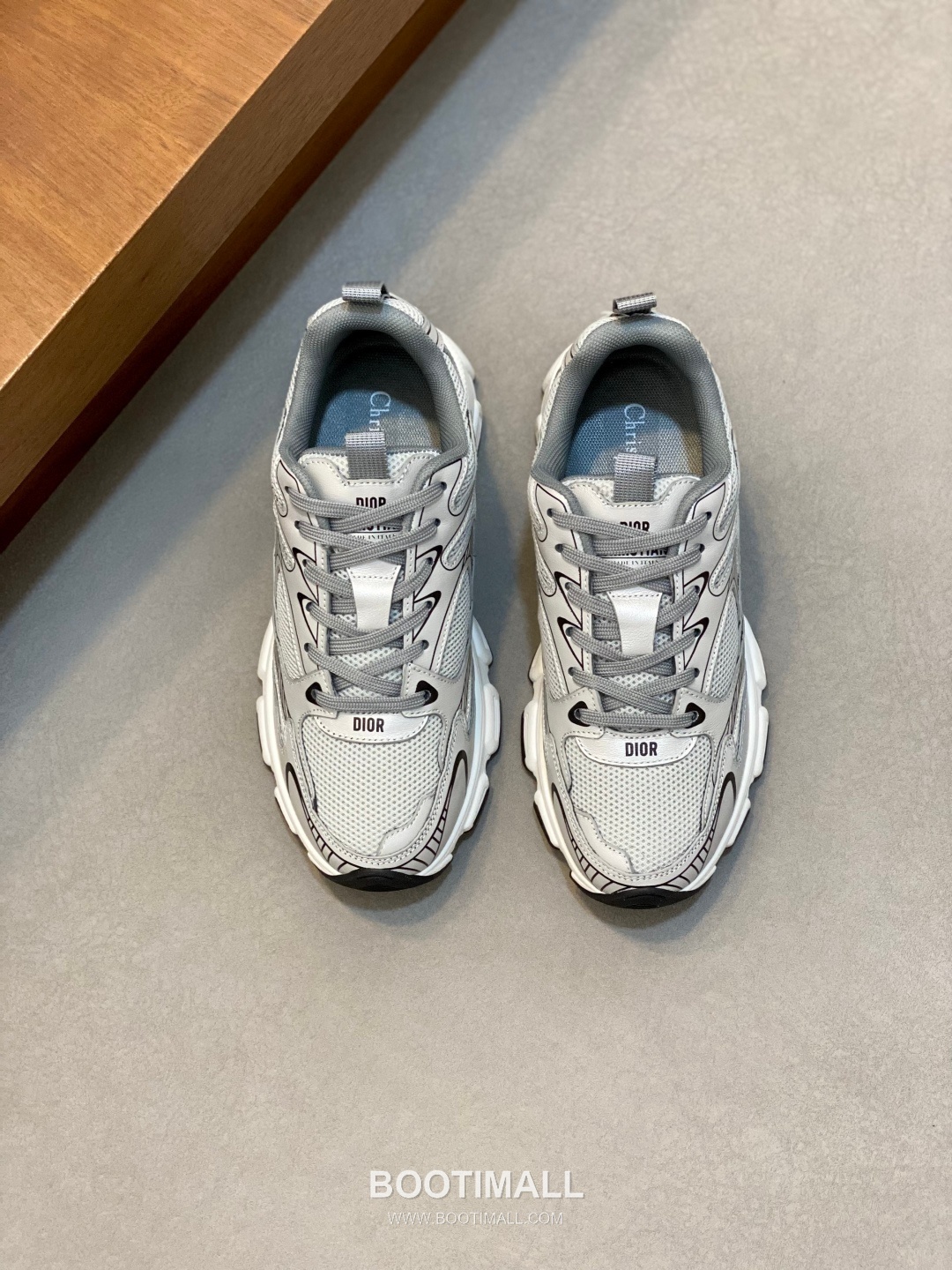 ## 신발 제품 스펙 분석

Dior B22 Mesh Technical Sneakers 디올 B22 메쉬 테크니컬 스니커즈 3SN231ZHM 1