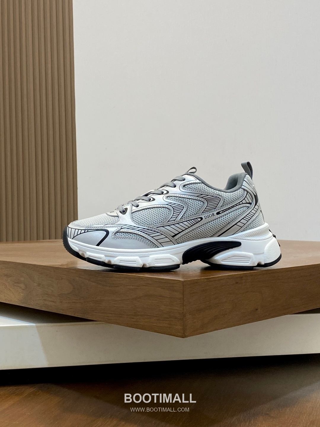 ## 신발 제품 스펙 분석

Dior B22 Mesh Technical Sneakers 디올 B22 메쉬 테크니컬 스니커즈 3SN231ZHM 2