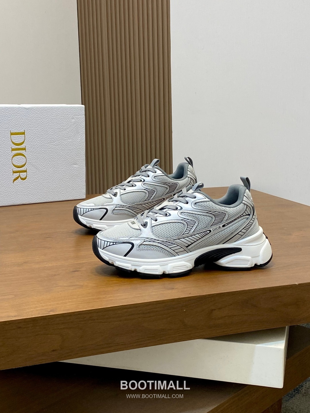 ## 신발 제품 스펙 분석

Dior B22 Mesh Technical Sneakers 디올 B22 메쉬 테크니컬 스니커즈 3SN231ZHM 3