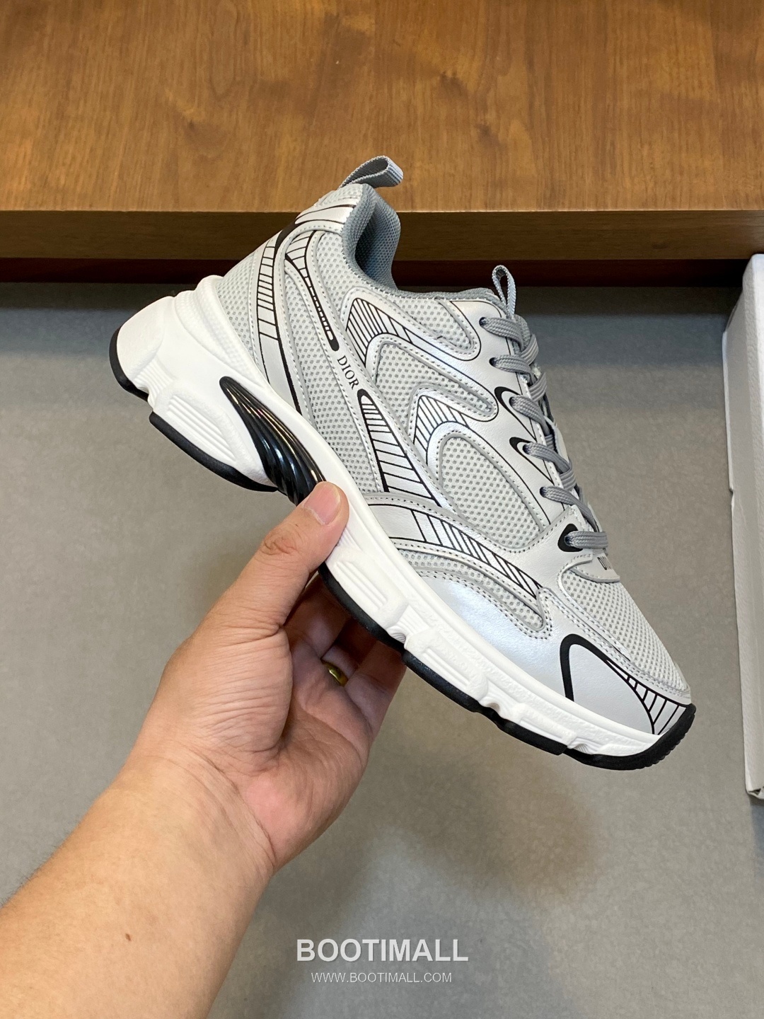 ## 신발 제품 스펙 분석

Dior B22 Mesh Technical Sneakers 디올 B22 메쉬 테크니컬 스니커즈 3SN231ZHM 4
