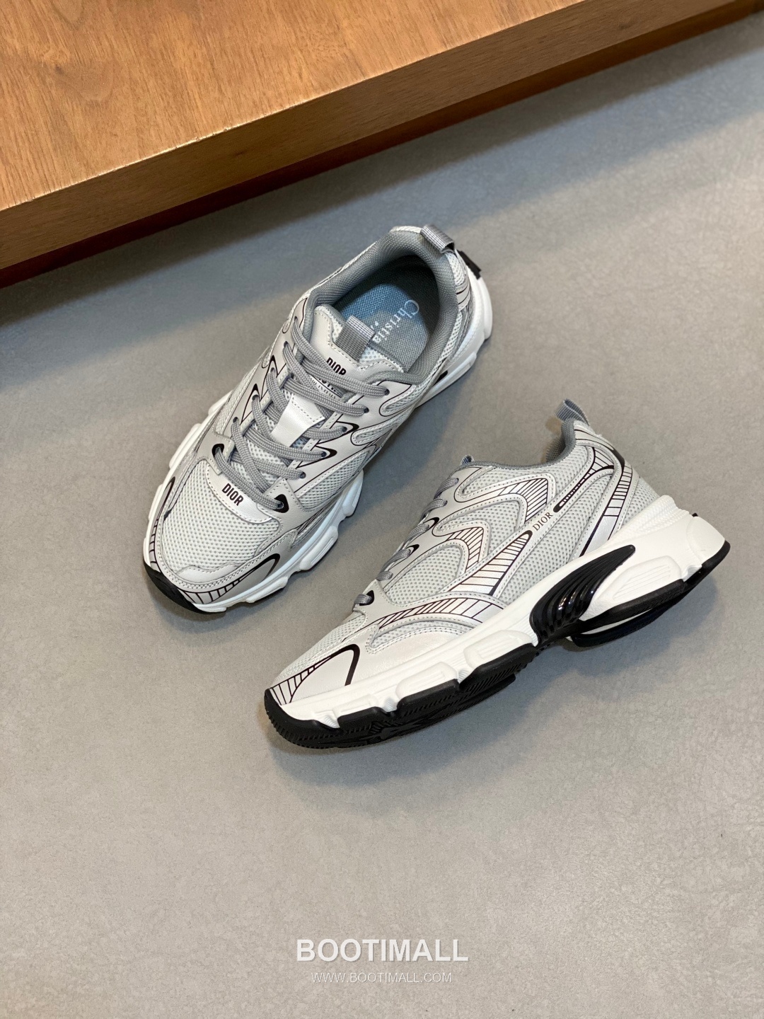 ## 신발 제품 스펙 분석

Dior B22 Mesh Technical Sneakers 디올 B22 메쉬 테크니컬 스니커즈 3SN231ZHM 5