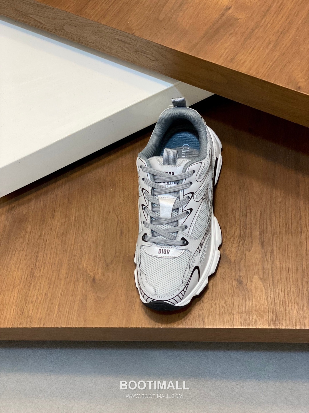 ## 신발 제품 스펙 분석

Dior B22 Mesh Technical Sneakers 디올 B22 메쉬 테크니컬 스니커즈 3SN231ZHM 6