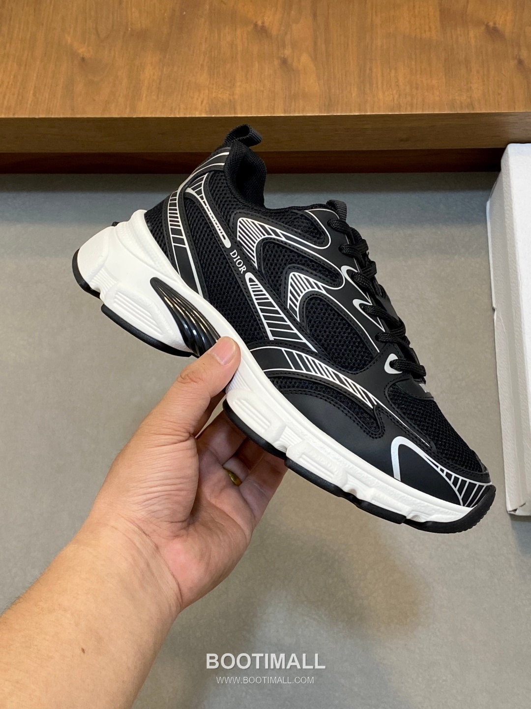 ## 신발 제품 스펙 분석

Dior B22 Mesh Technical Sneakers 디올 B22 메쉬 테크니컬 스니커즈 3SN231ZHM 4