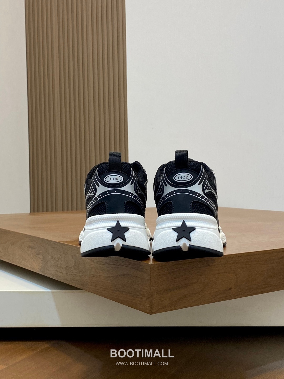 ## 신발 제품 스펙 분석

Dior B22 Mesh Technical Sneakers 디올 B22 메쉬 테크니컬 스니커즈 3SN231ZHM 8