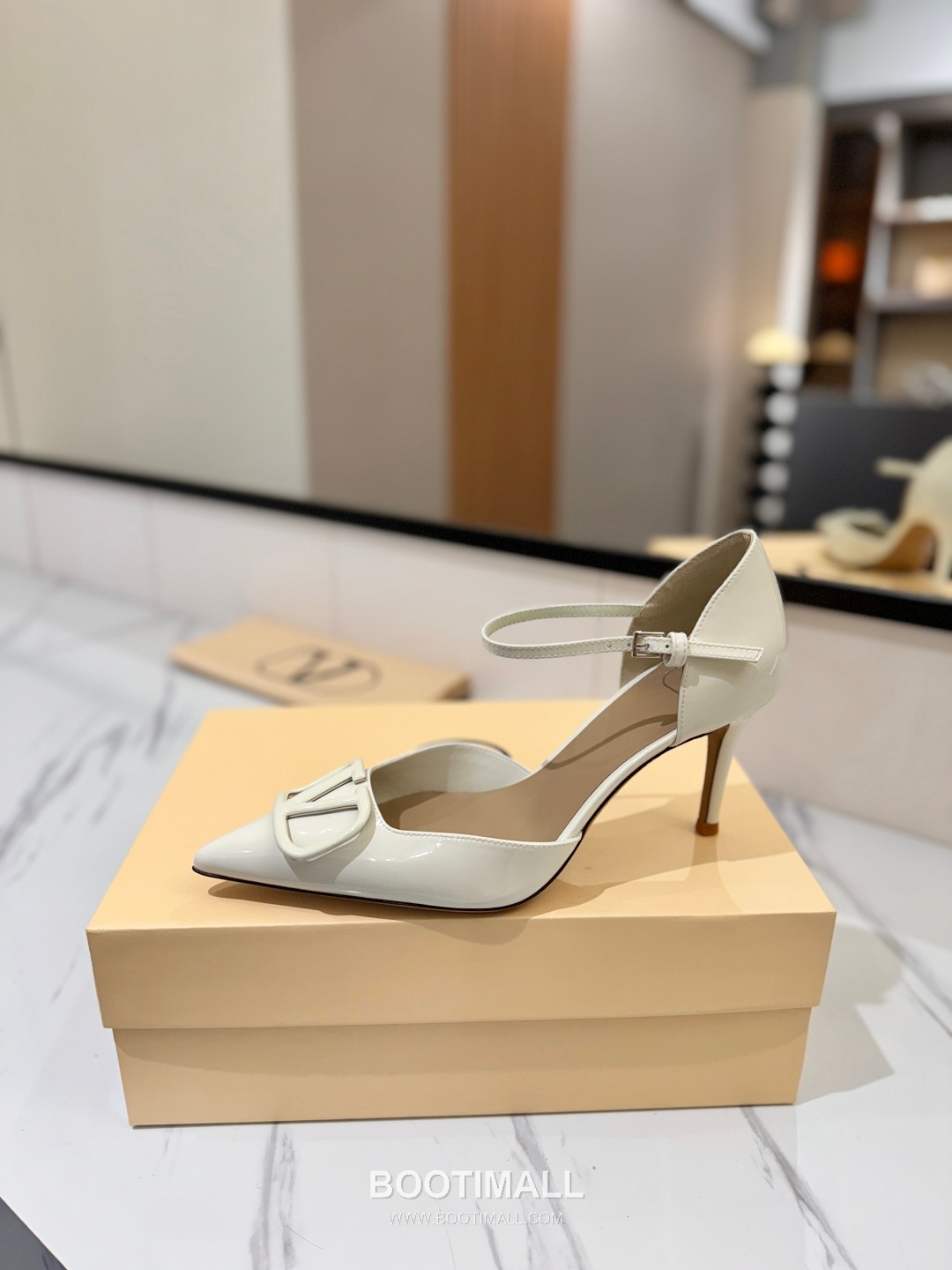 Valentino Garavani VLogo Patent Leather Slingback Pumps 발렌티노 가라바니 V로고 페이턴트 슬링백 펌프스 4
