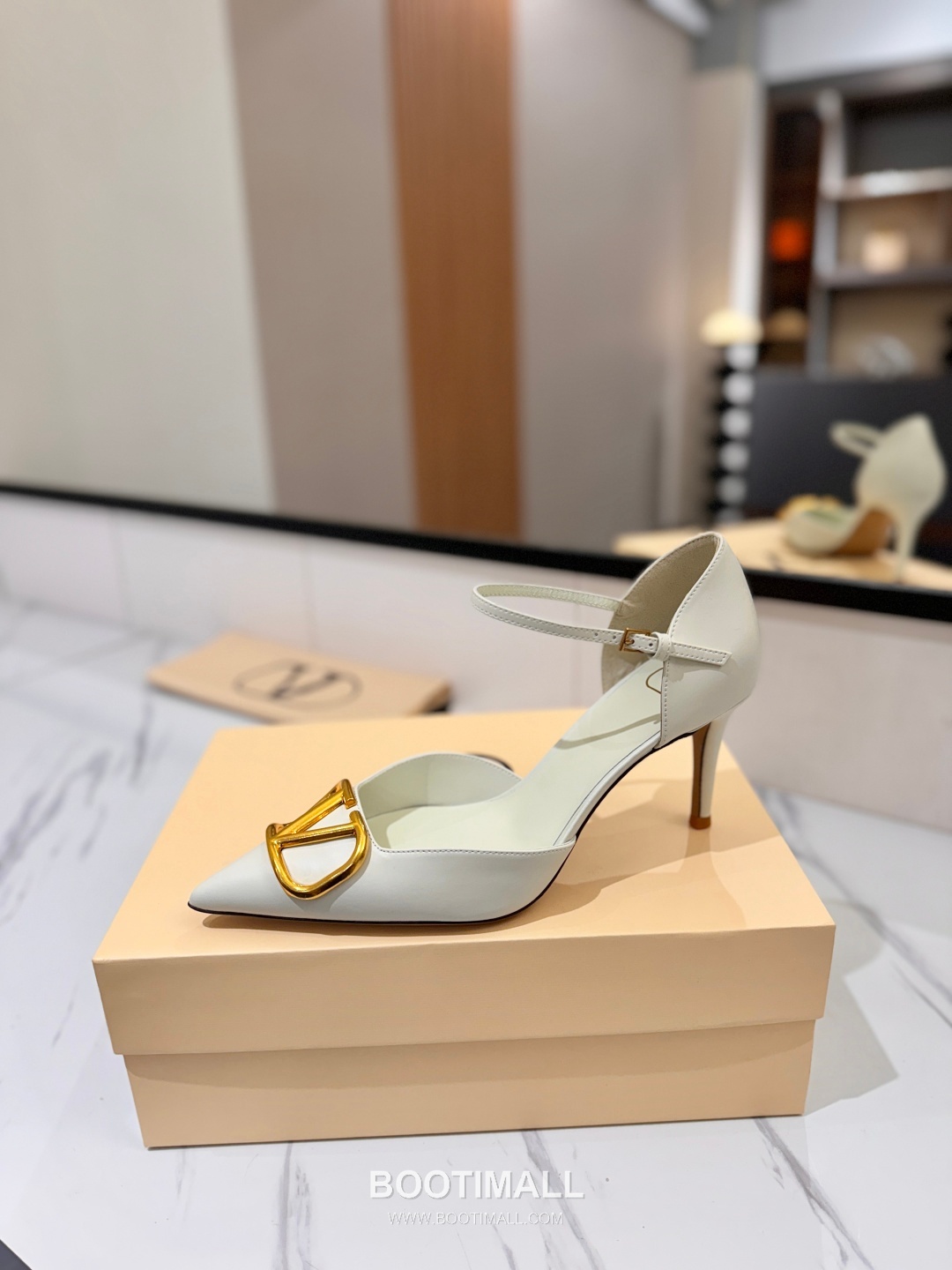 Valentino Garavani VLogo Patent Leather Slingback Pumps 발렌티노 가라바니 V로고 페이턴트 슬링백 펌프스 4