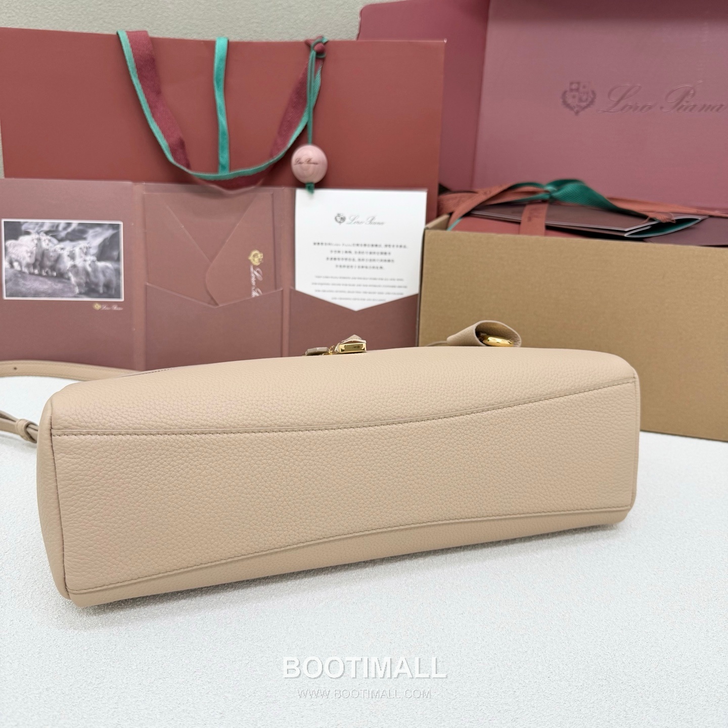 Loro Piana Extra Softy Bag L33 Top Handle Bag FAQ6591 로로피아나 엑스트라 소프티 백 L33 토트백 카프스킨 33cm 2