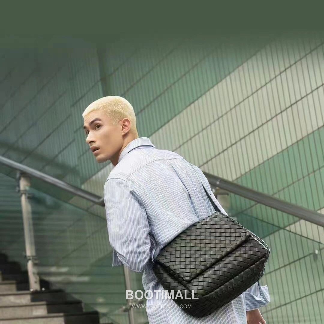 Bottega Veneta Cobble Intrecciato Woven Leather Shoulder Bag 보테가베네타 코블 인트레치아토 위빙 레더 숄더백 44cm 1