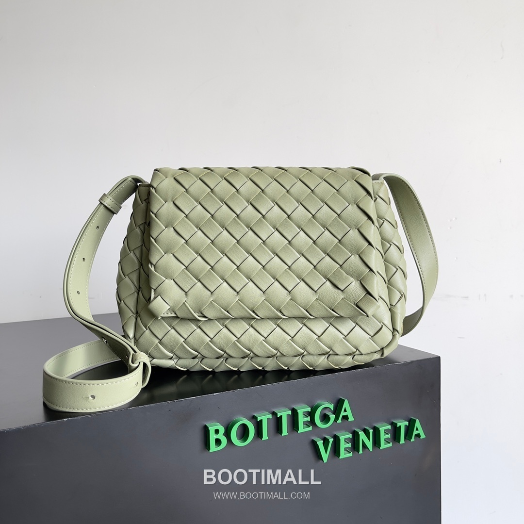 Bottega Veneta Cobble Small Woven Leather Crossbody Bag 보테가베네타 코블 스몰 위빙 레더 크로스백 27cm 1