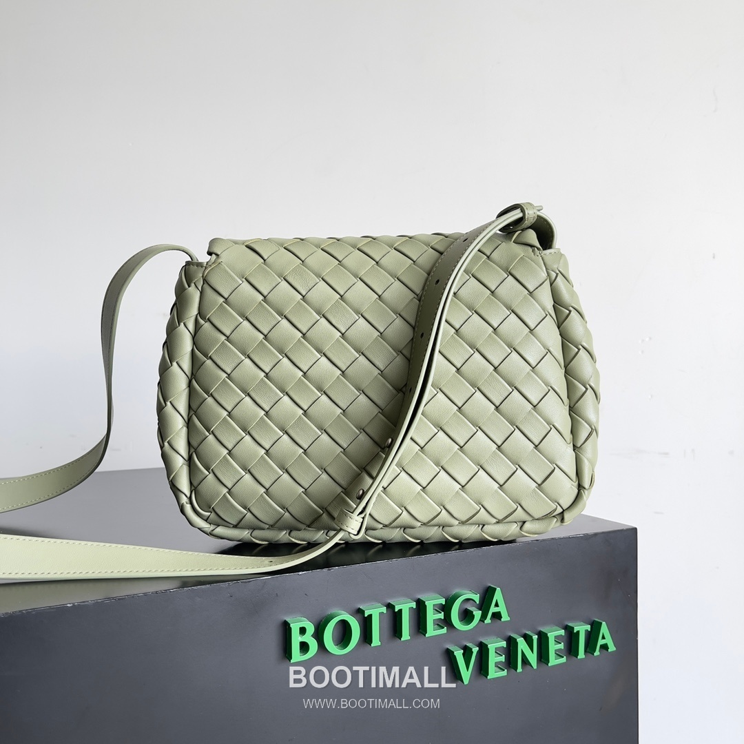 Bottega Veneta Cobble Small Woven Leather Crossbody Bag 보테가베네타 코블 스몰 위빙 레더 크로스백 27cm 2
