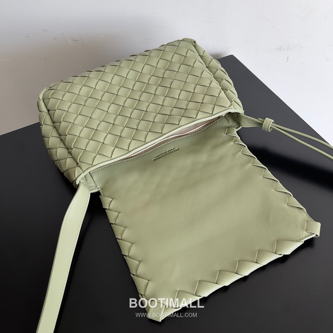 Bottega Veneta Cobble Small Woven Leather Crossbody Bag 보테가베네타 코블 스몰 위빙 레더 크로스백 27cm 7