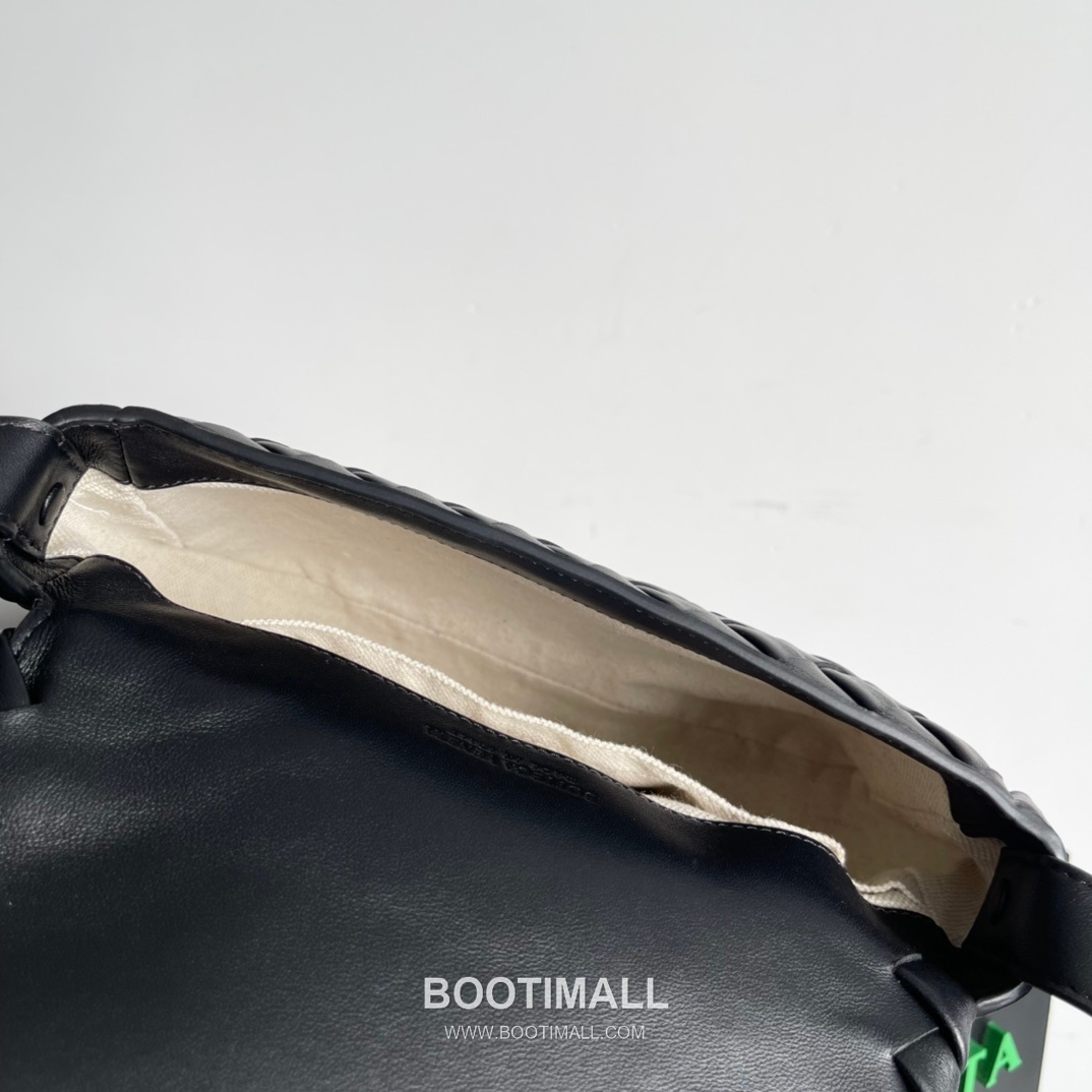 Bottega Veneta Cobble Small Woven Leather Crossbody Bag 보테가베네타 코블 스몰 위빙 레더 크로스백 27cm 8