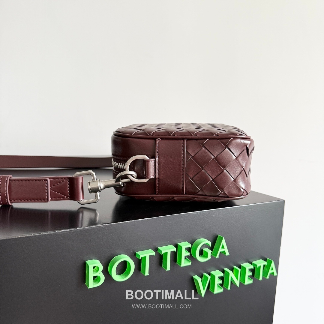 Bottega Veneta Intrecciato Woven Leather Camera Bag 보테가베네타 인트레치아토 위빙 레더 카메라백 24.5cm 2