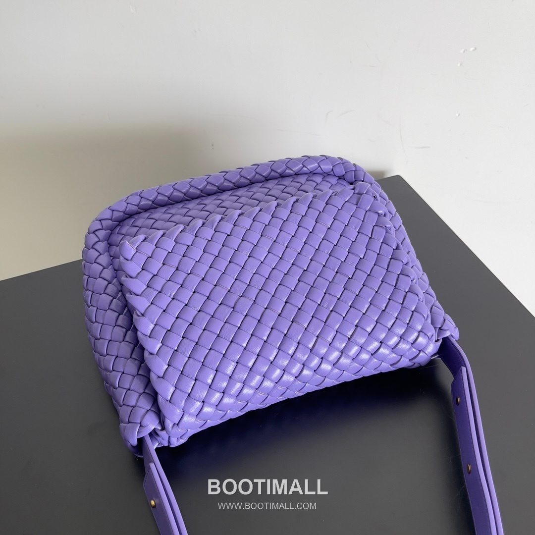 Bottega Veneta Small Cabat Intrecciato Woven Leather Shoulder Bag 보테가베네타 스몰 카바 인트레치아토 위빙 레더 숄더백 26cm 2