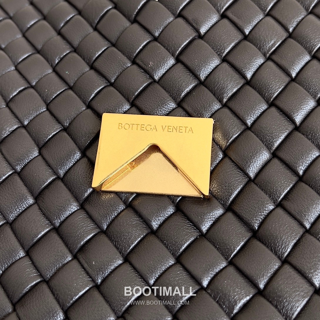 Bottega Veneta Small Cabat Intrecciato Woven Leather Shoulder Bag 보테가베네타 스몰 카바 인트레치아토 위빙 레더 숄더백 26cm 5