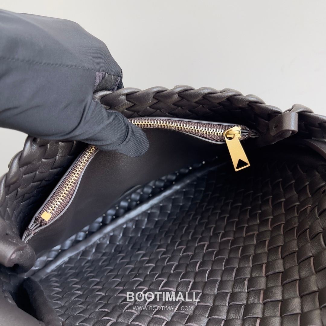 Bottega Veneta Small Cabat Intrecciato Woven Leather Shoulder Bag 보테가베네타 스몰 카바 인트레치아토 위빙 레더 숄더백 26cm 7