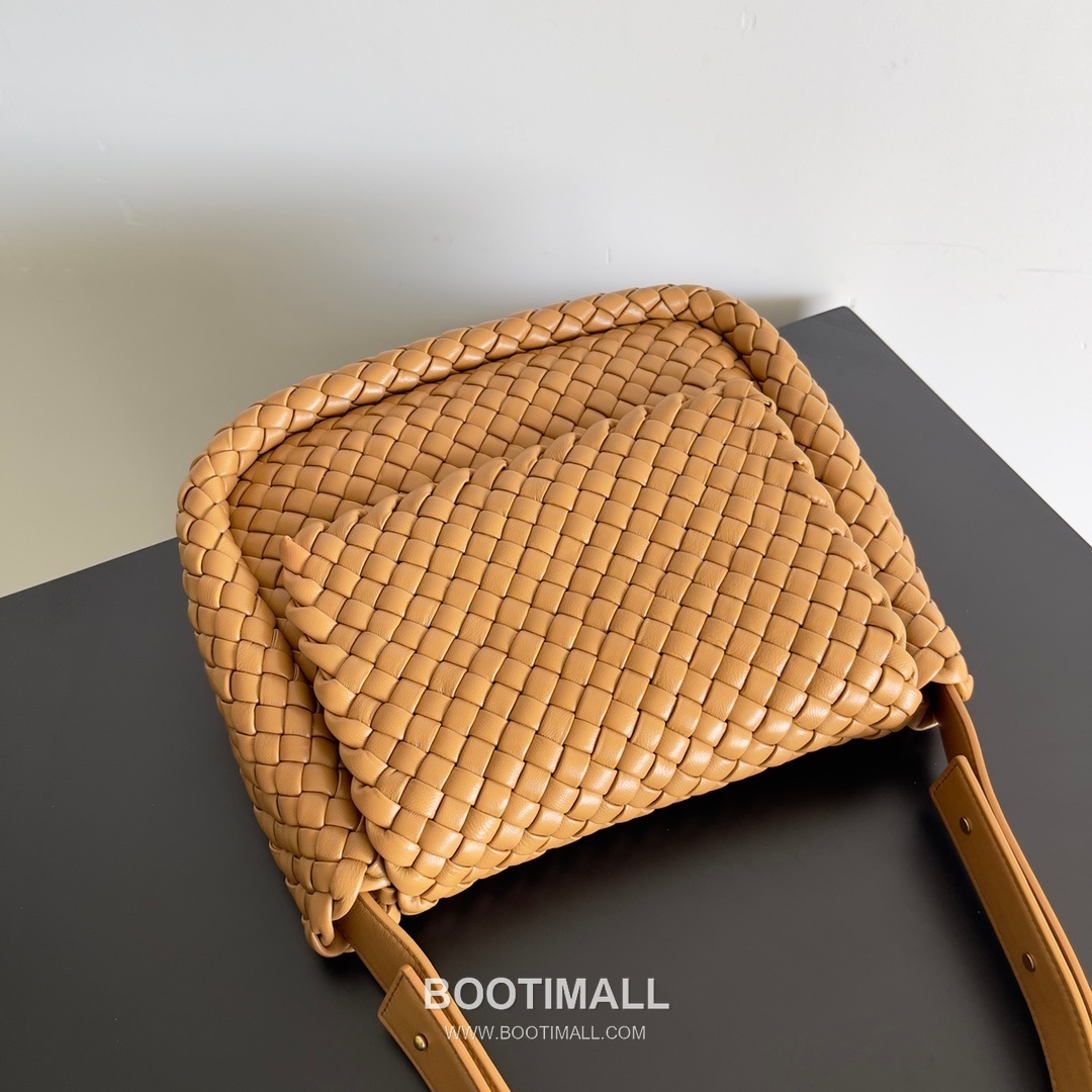 Bottega Veneta Small Cabat Intrecciato Woven Leather Shoulder Bag 보테가베네타 스몰 카바 인트레치아토 위빙 레더 숄더백 26cm 2