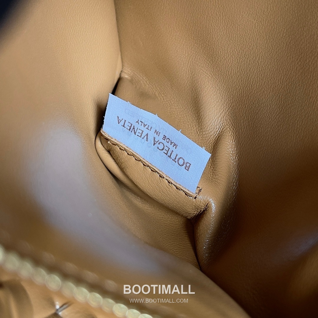 Bottega Veneta Small Cabat Intrecciato Woven Leather Shoulder Bag 보테가베네타 스몰 카바 인트레치아토 위빙 레더 숄더백 26cm 9