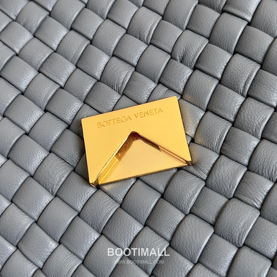 Bottega Veneta Small Cabat Intrecciato Woven Leather Shoulder Bag 보테가베네타 스몰 카바 인트레치아토 위빙 레더 숄더백 26cm 6