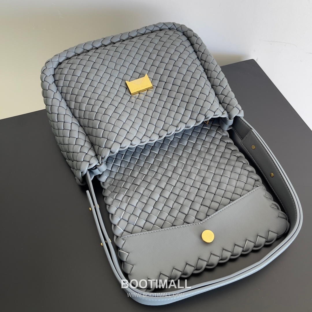 Bottega Veneta Small Cabat Intrecciato Woven Leather Shoulder Bag 보테가베네타 스몰 카바 인트레치아토 위빙 레더 숄더백 26cm 7