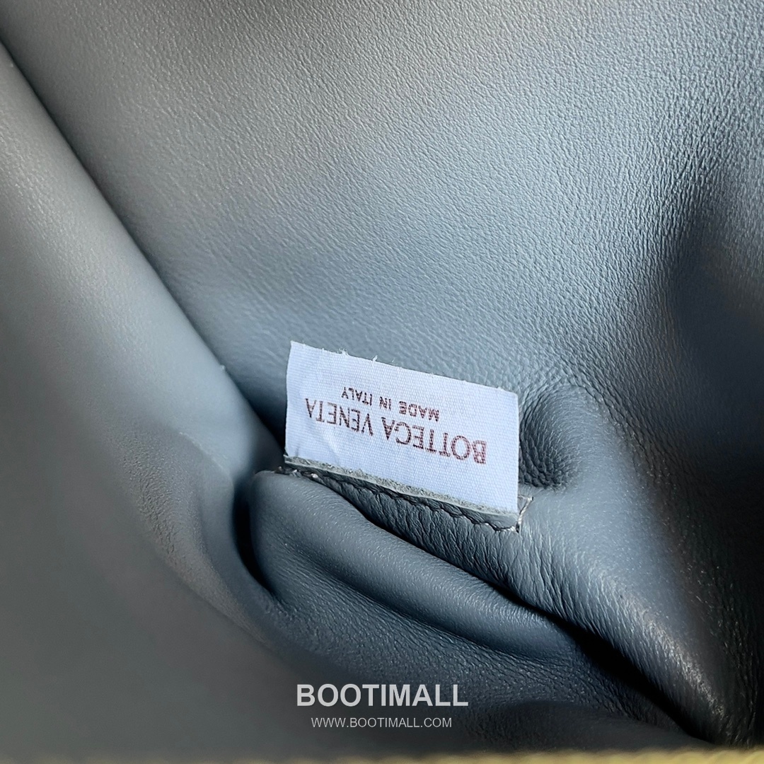 Bottega Veneta Small Cabat Intrecciato Woven Leather Shoulder Bag 보테가베네타 스몰 카바 인트레치아토 위빙 레더 숄더백 26cm 9