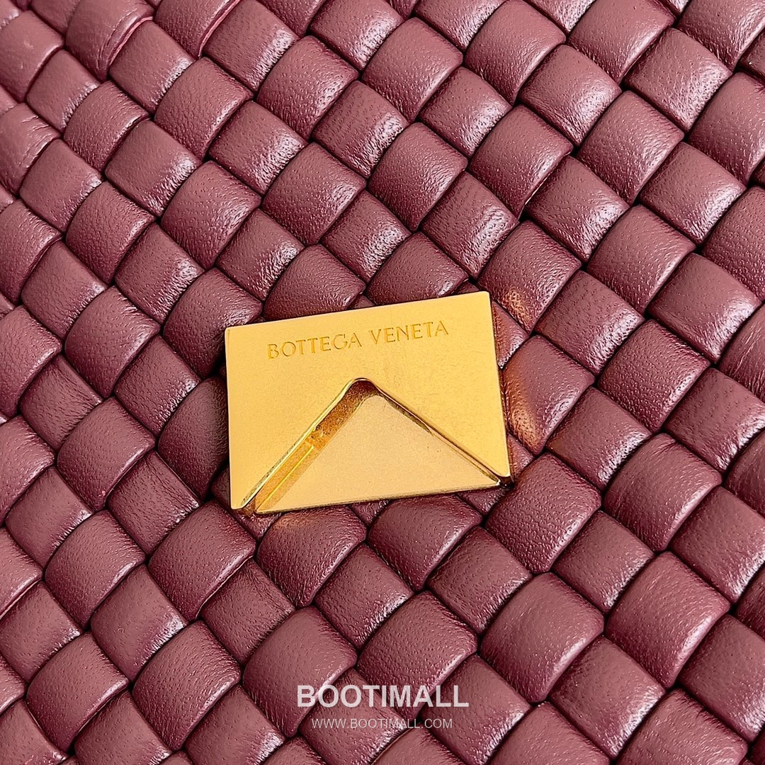 Bottega Veneta Small Cabat Intrecciato Woven Leather Shoulder Bag 보테가베네타 스몰 카바 인트레치아토 위빙 레더 숄더백 26cm 5