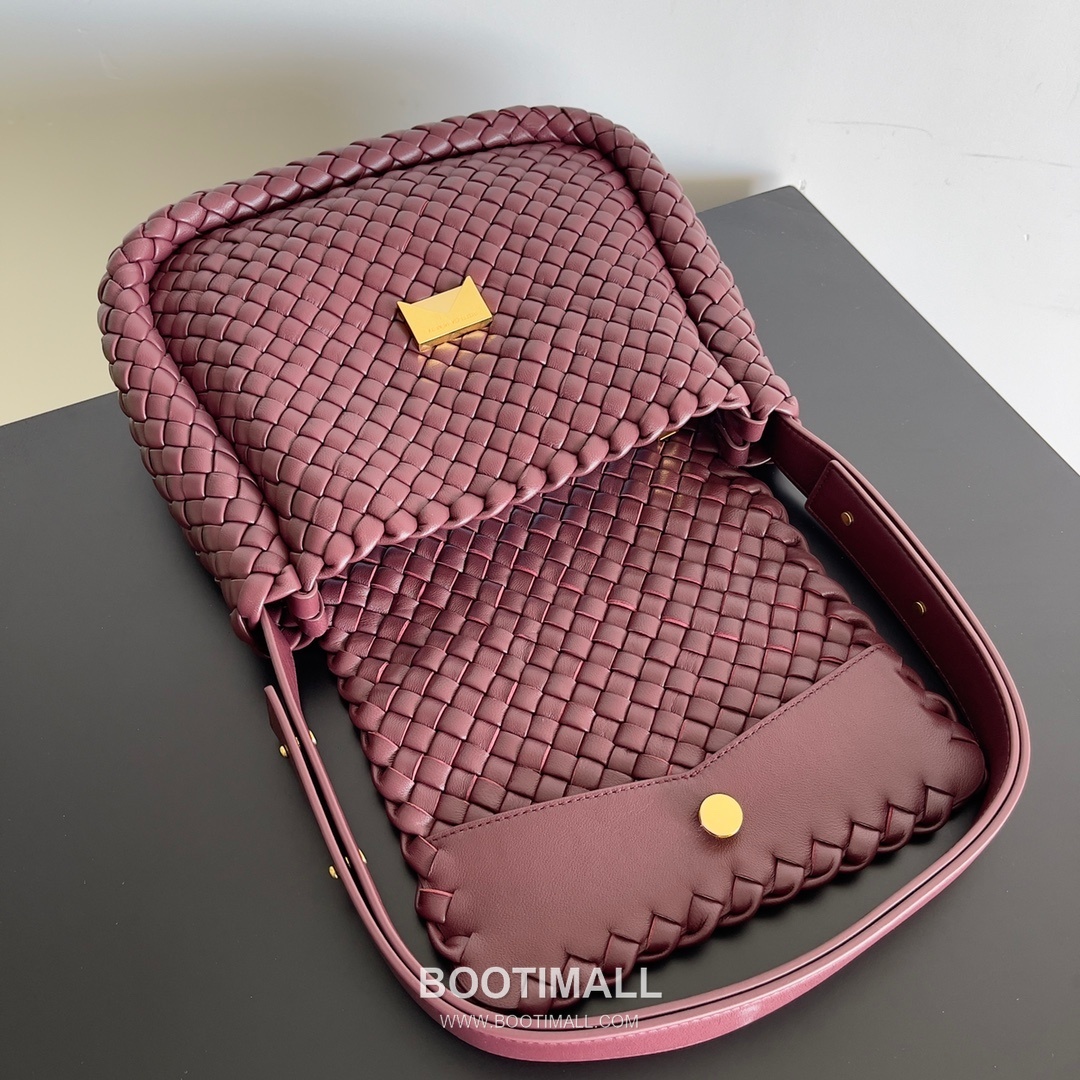 Bottega Veneta Small Cabat Intrecciato Woven Leather Shoulder Bag 보테가베네타 스몰 카바 인트레치아토 위빙 레더 숄더백 26cm 6
