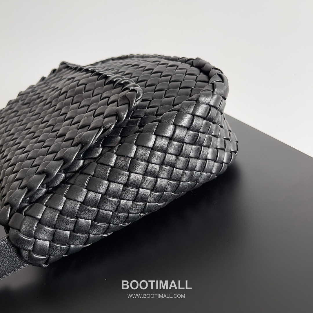 Bottega Veneta Small Cabat Intrecciato Woven Leather Shoulder Bag 보테가베네타 스몰 카바 인트레치아토 위빙 레더 숄더백 26cm 4