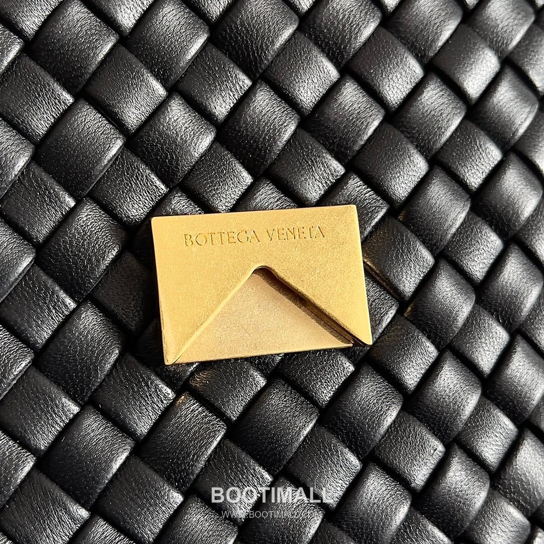 Bottega Veneta Small Cabat Intrecciato Woven Leather Shoulder Bag 보테가베네타 스몰 카바 인트레치아토 위빙 레더 숄더백 26cm 5