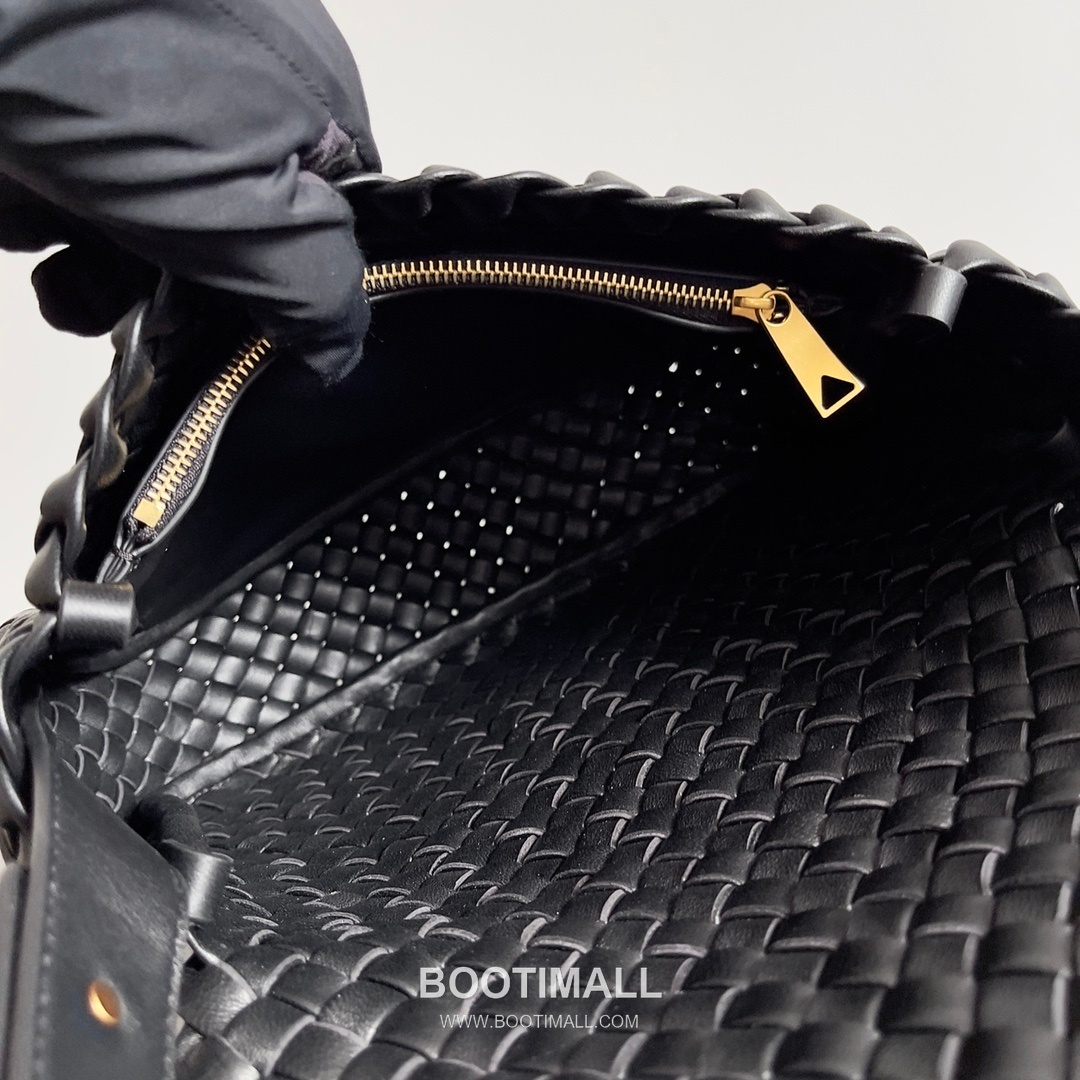 Bottega Veneta Small Cabat Intrecciato Woven Leather Shoulder Bag 보테가베네타 스몰 카바 인트레치아토 위빙 레더 숄더백 26cm 7