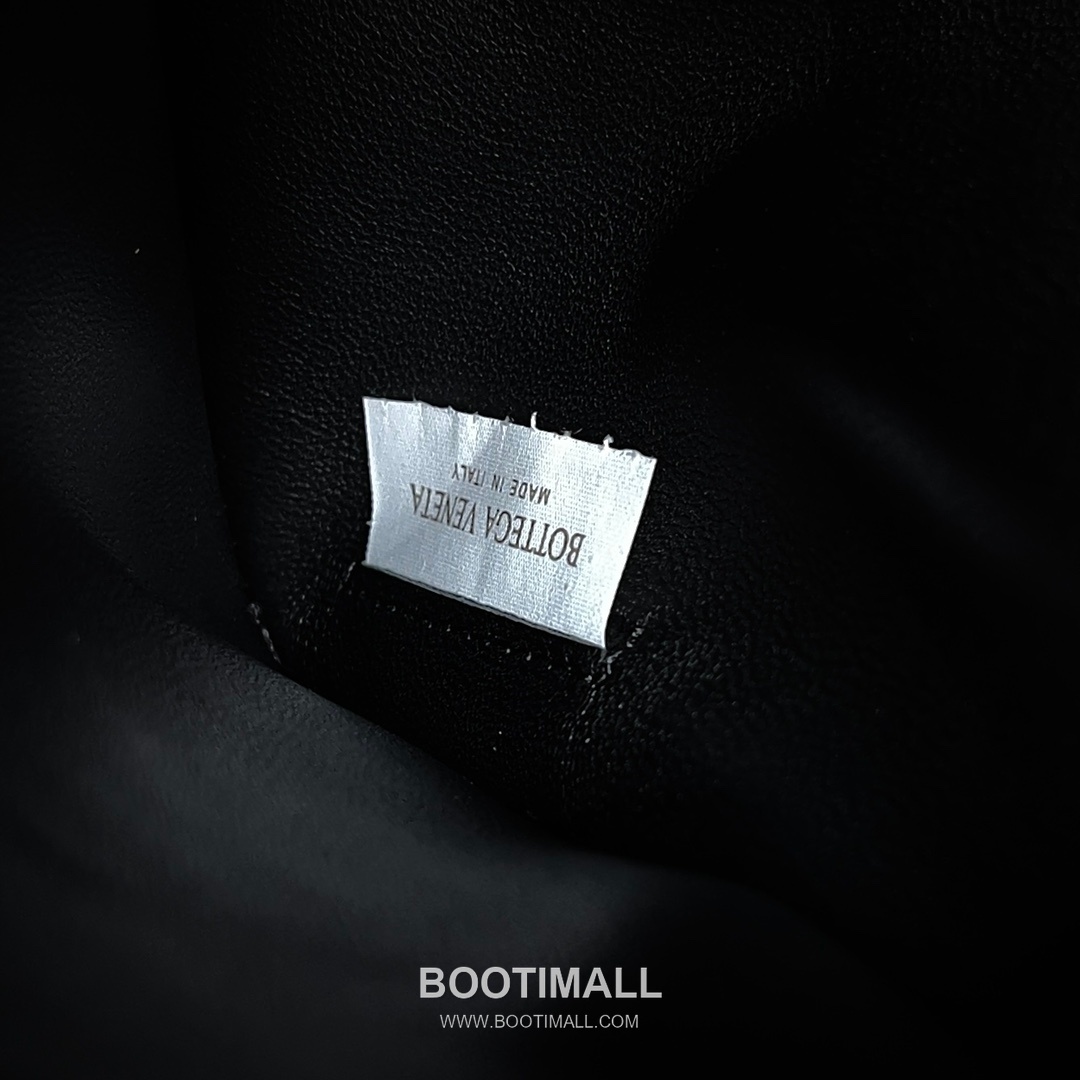 Bottega Veneta Small Cabat Intrecciato Woven Leather Shoulder Bag 보테가베네타 스몰 카바 인트레치아토 위빙 레더 숄더백 26cm 9