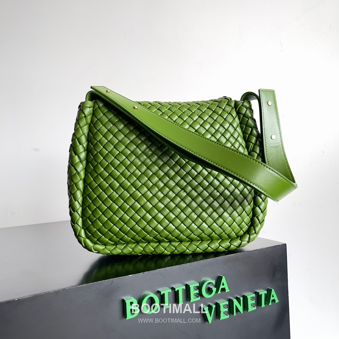 Bottega Veneta Small Cabat Intrecciato Woven Leather Shoulder Bag 보테가베네타 스몰 카바 인트레치아토 위빙 레더 숄더백 26cm 2