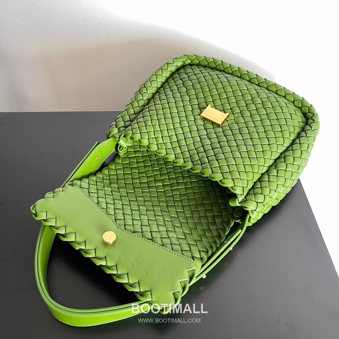 Bottega Veneta Small Cabat Intrecciato Woven Leather Shoulder Bag 보테가베네타 스몰 카바 인트레치아토 위빙 레더 숄더백 26cm 6