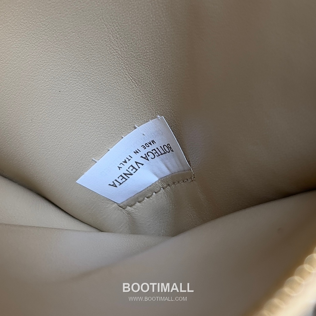 Bottega Veneta Small Cabat Intrecciato Woven Leather Shoulder Bag 보테가베네타 스몰 카바 인트레치아토 위빙 레더 숄더백 26cm 9