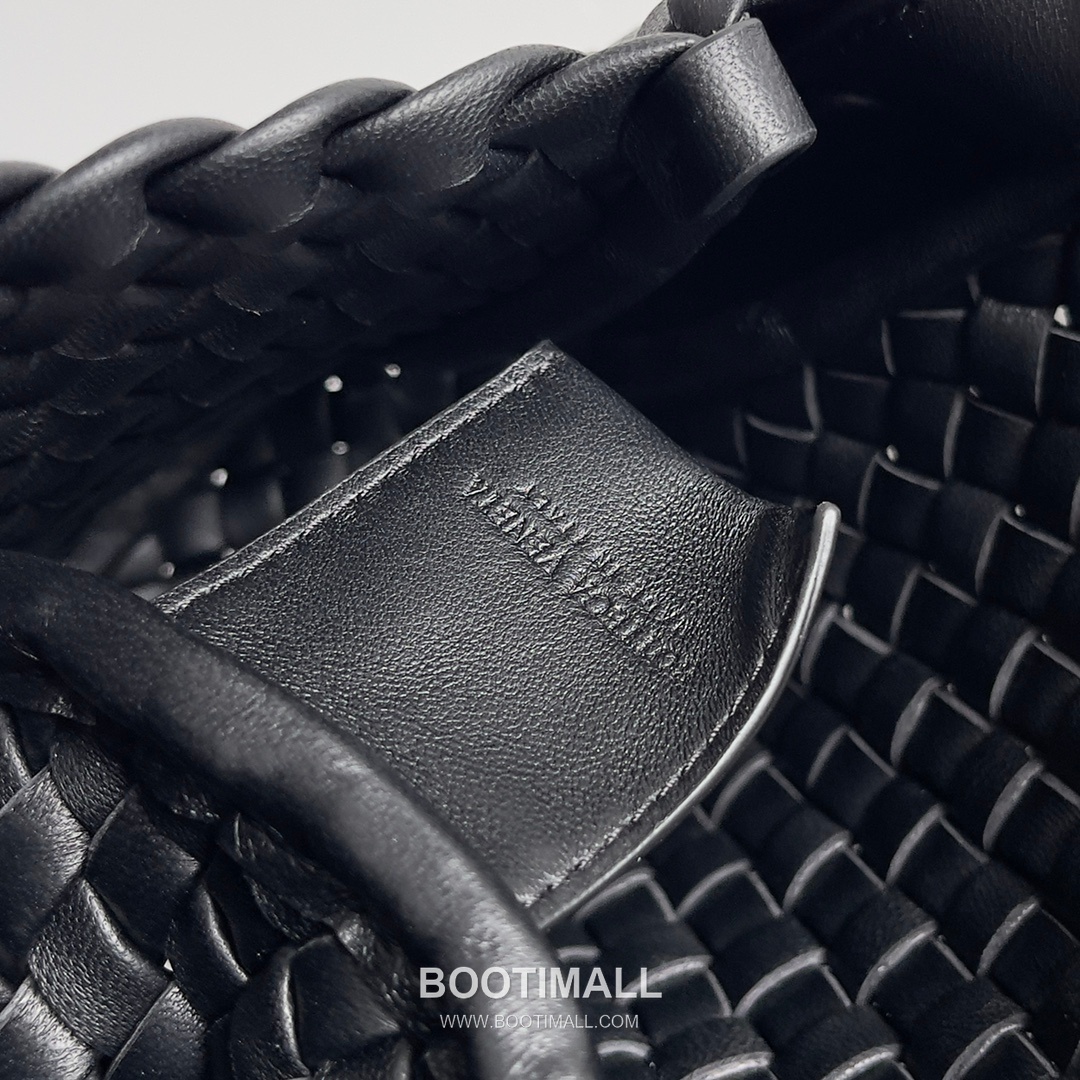 Bottega Veneta Mini Cobble Intrecciato Woven Leather Crossbody Bag 보테가베네타 미니 코블 인트레치아토 위빙 레더 크로스백 19cm 8