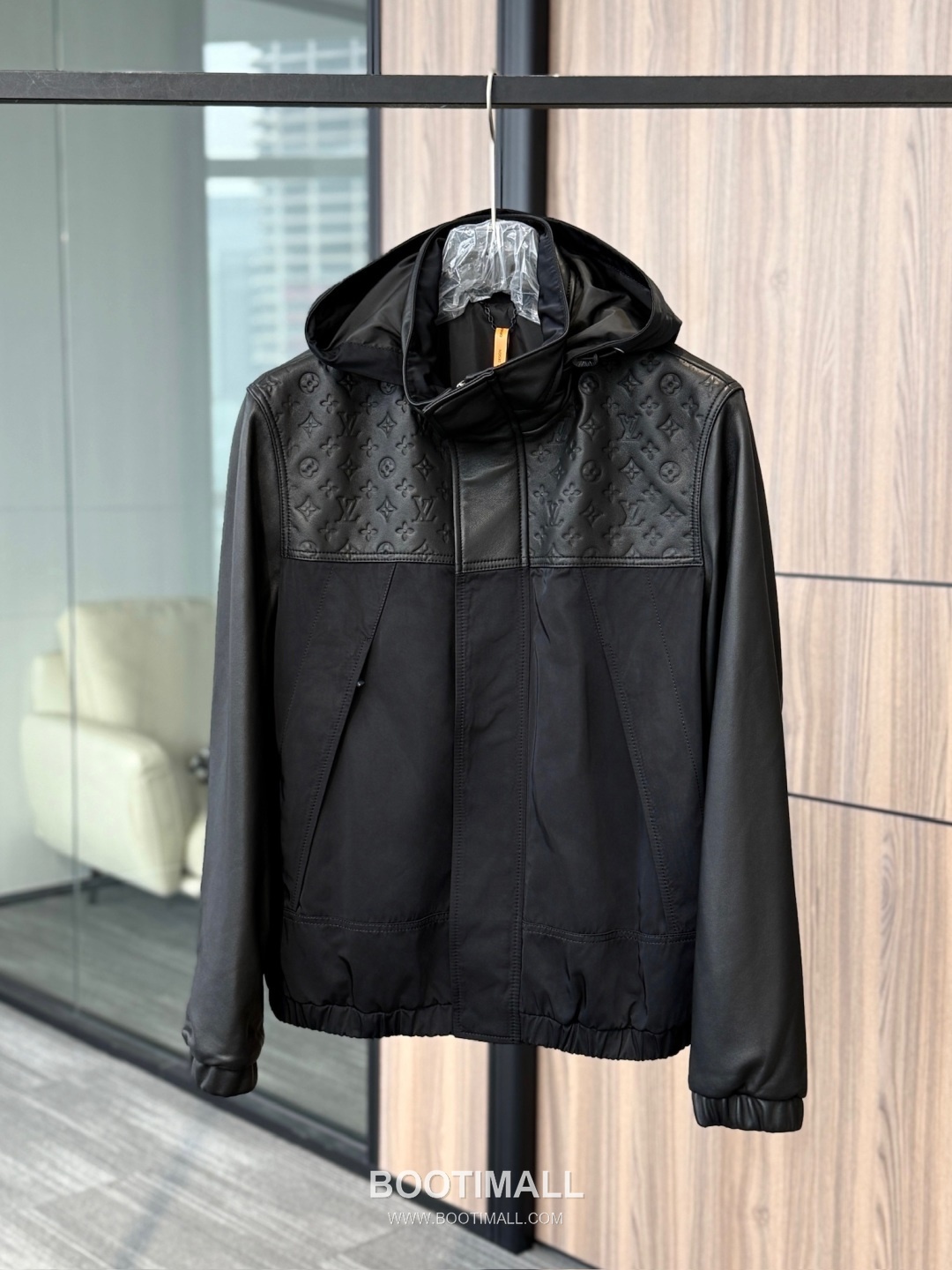 Louis Vuitton Monogram Embossed Mixed Leather Windbreaker Jacket 루이비통 모노그램 엠보싱 믹스드 레더 윈드브레이커 재킷 12
