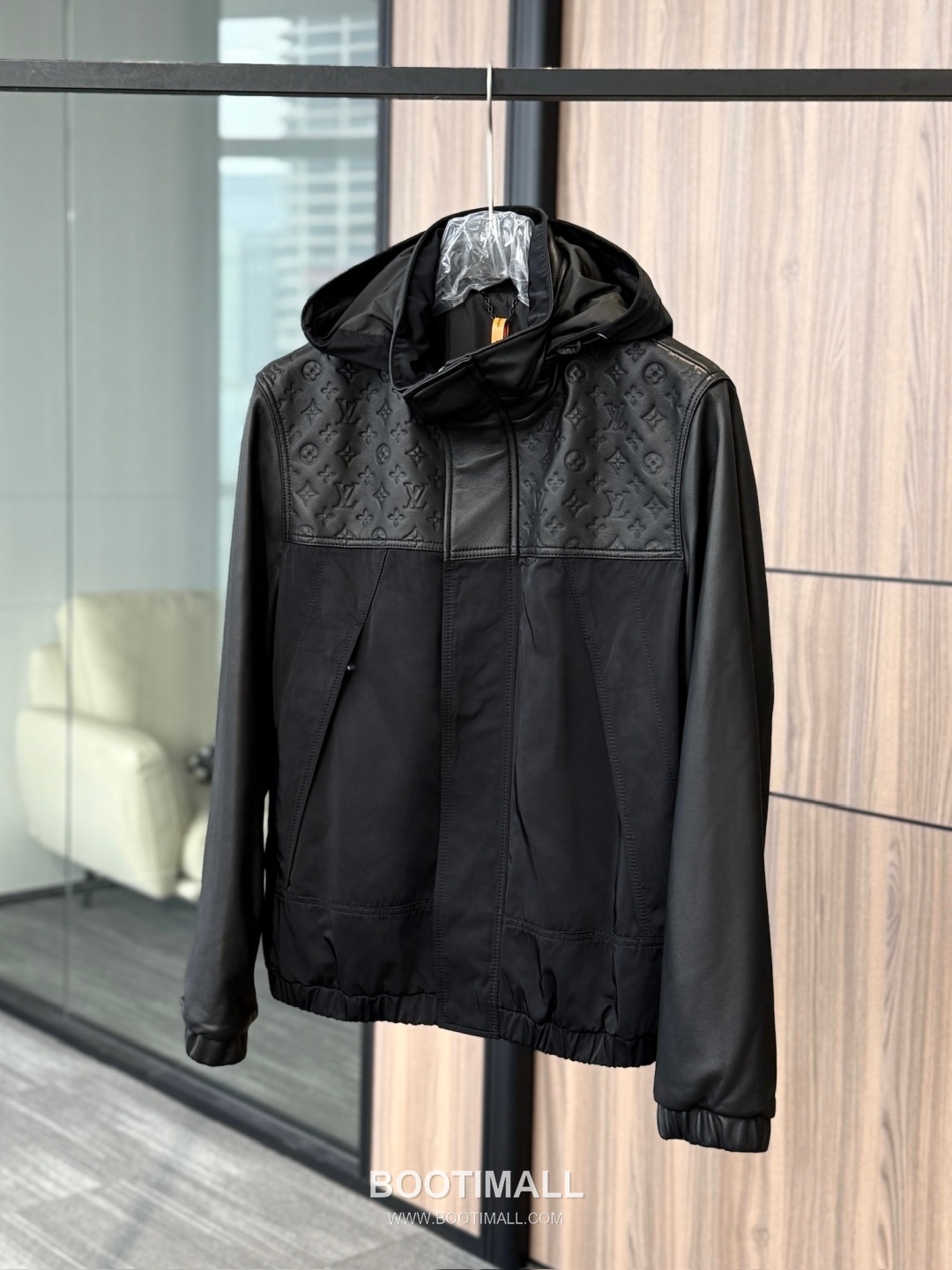Louis Vuitton Monogram Embossed Mixed Leather Windbreaker Jacket 루이비통 모노그램 엠보싱 믹스드 레더 윈드브레이커 재킷 13