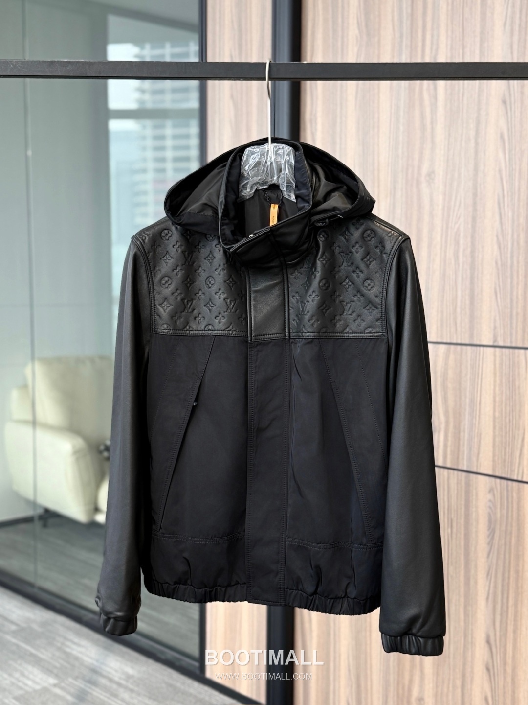 Louis Vuitton Monogram Embossed Mixed Leather Windbreaker Jacket 루이비통 모노그램 엠보싱 믹스드 레더 윈드브레이커 재킷 14