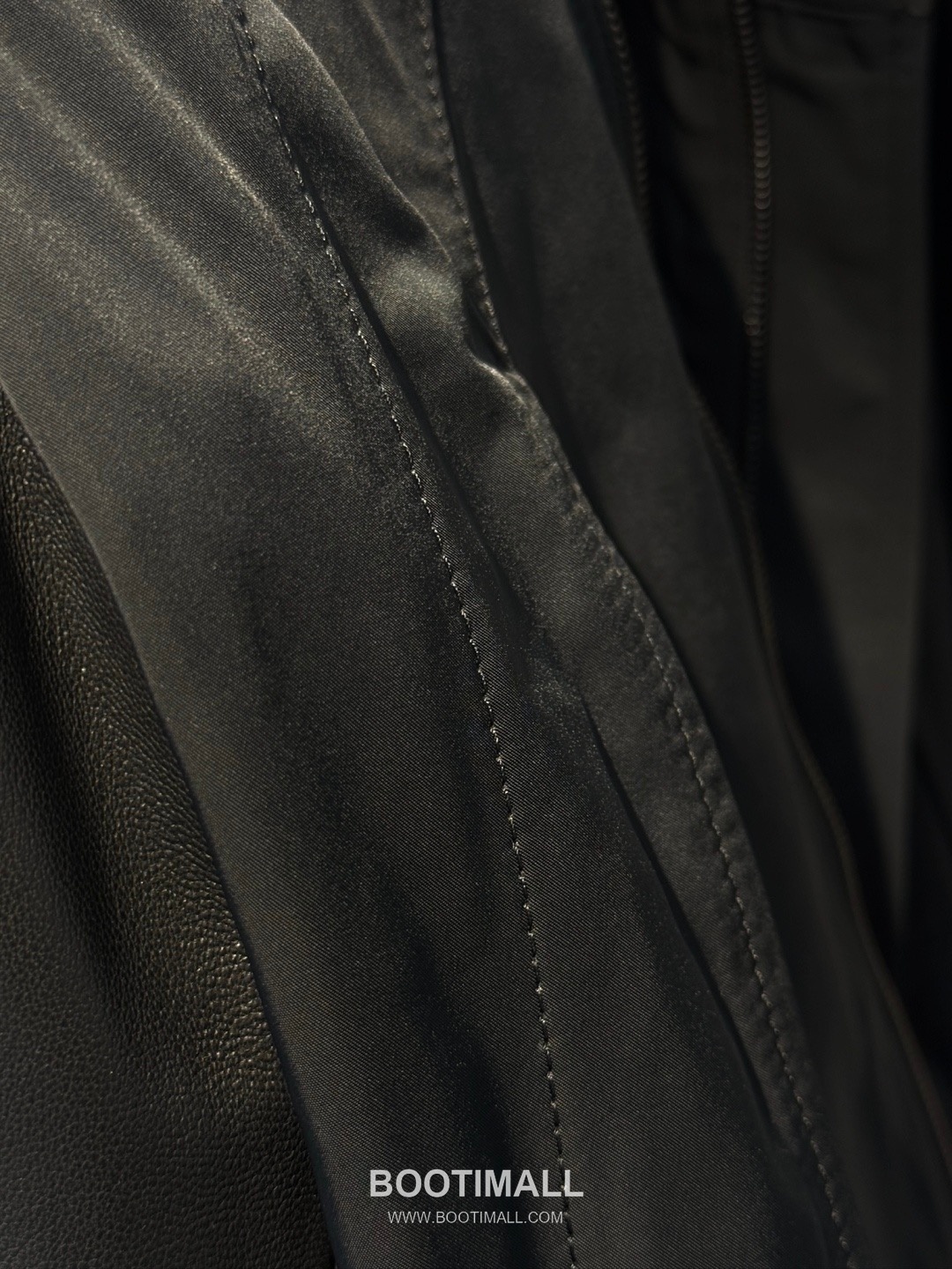 Louis Vuitton Monogram Embossed Mixed Leather Windbreaker Jacket 루이비통 모노그램 엠보싱 믹스드 레더 윈드브레이커 재킷 21