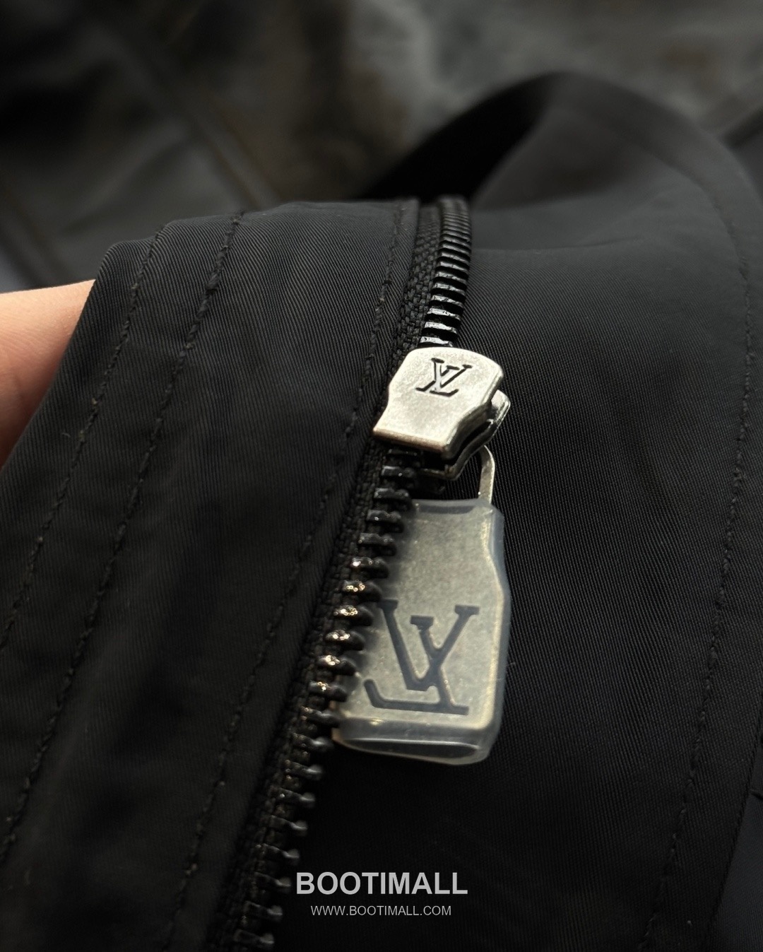 Louis Vuitton Monogram Embossed Mixed Leather Windbreaker Jacket 루이비통 모노그램 엠보싱 믹스드 레더 윈드브레이커 재킷 25