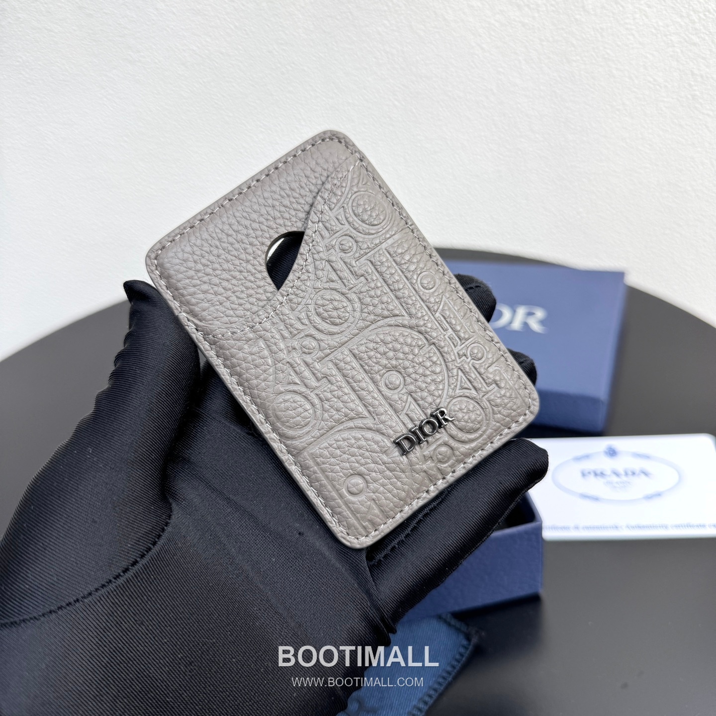 Dior Saddle Magnetic Card Holder Dior Gravity Embossed Calfskin 디올 새들 마그네틱 카드홀더 그라비티 엠보스 카프스킨 9.5cm 1
