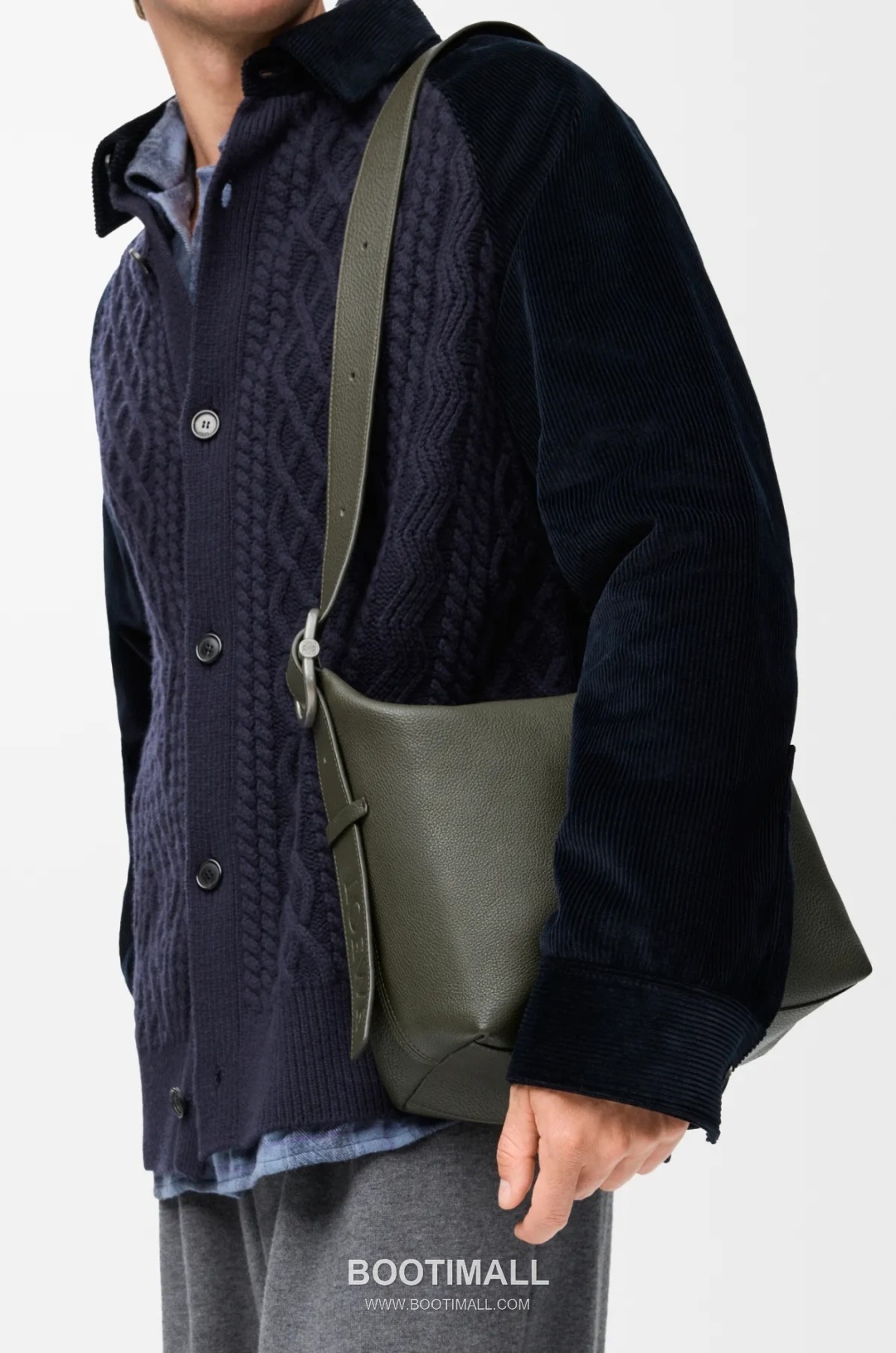 Loewe Loop Hobo 65256185 Grained Calfskin Shoulder Bag 로에베 루프 호보 65256185 그레인드 카프스킨 숄더백 29cm 10