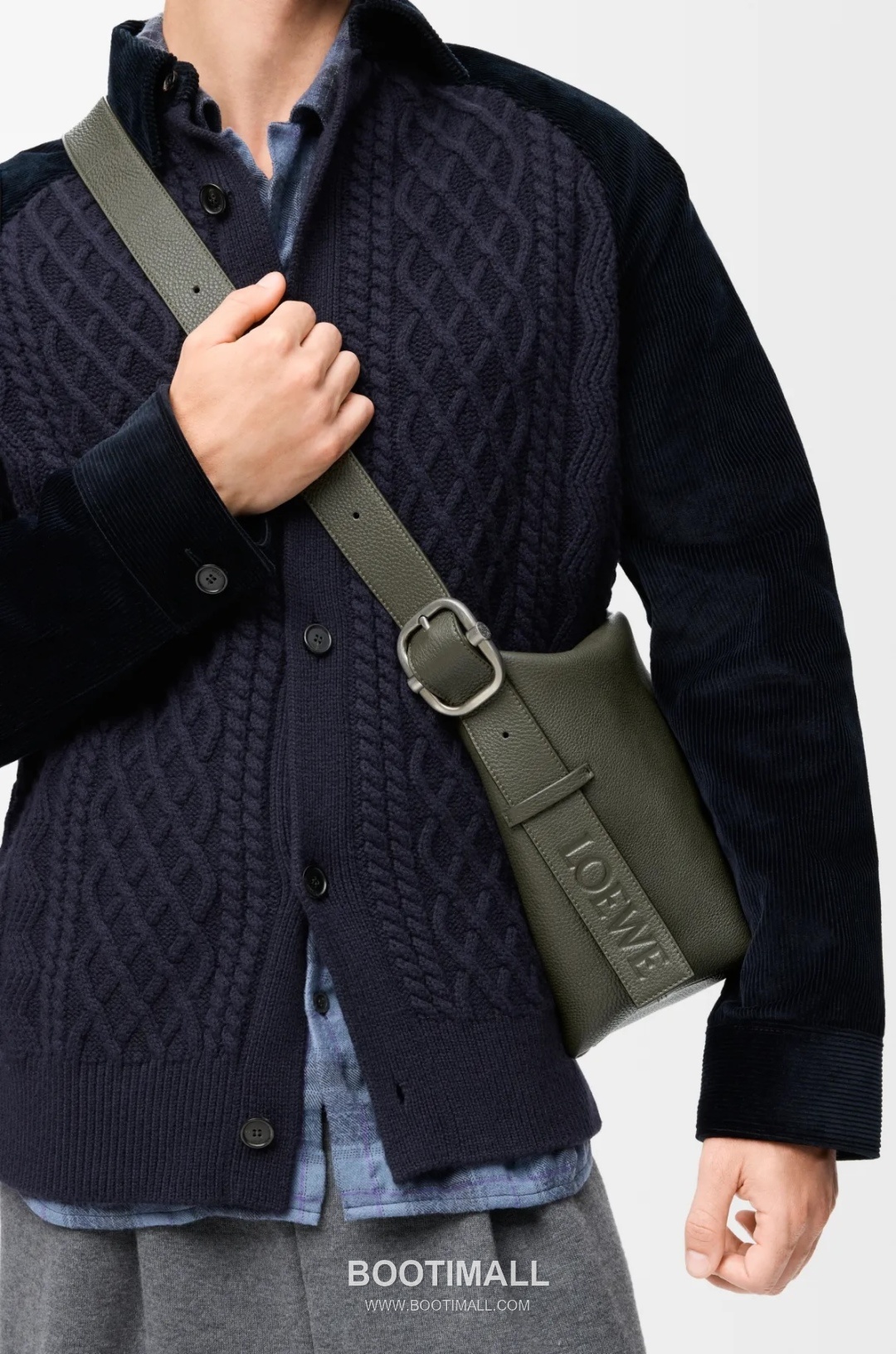 Loewe Loop Hobo 65256185 Grained Calfskin Shoulder Bag 로에베 루프 호보 65256185 그레인드 카프스킨 숄더백 29cm 11