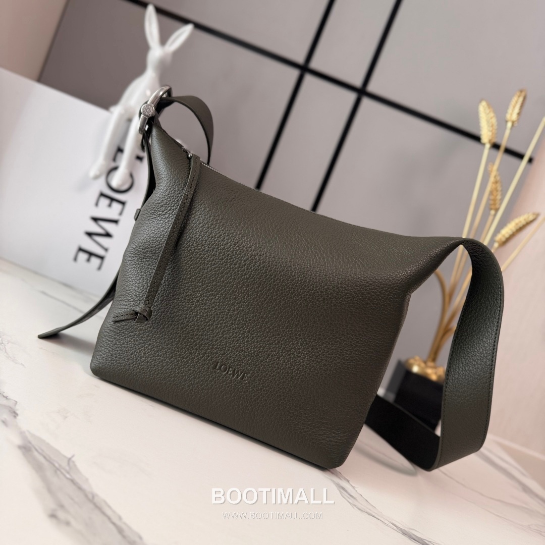 Loewe Loop Hobo 65256185 Grained Calfskin Shoulder Bag 로에베 루프 호보 65256185 그레인드 카프스킨 숄더백 29cm 12