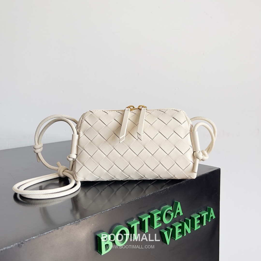 Bottega Veneta Concert Pouch Intrecciato Leather Mini Crossbody Bag 보테가베네타 콘서트 파우치 인트레치아토 가죽 미니 크로스백 18.5cm 1