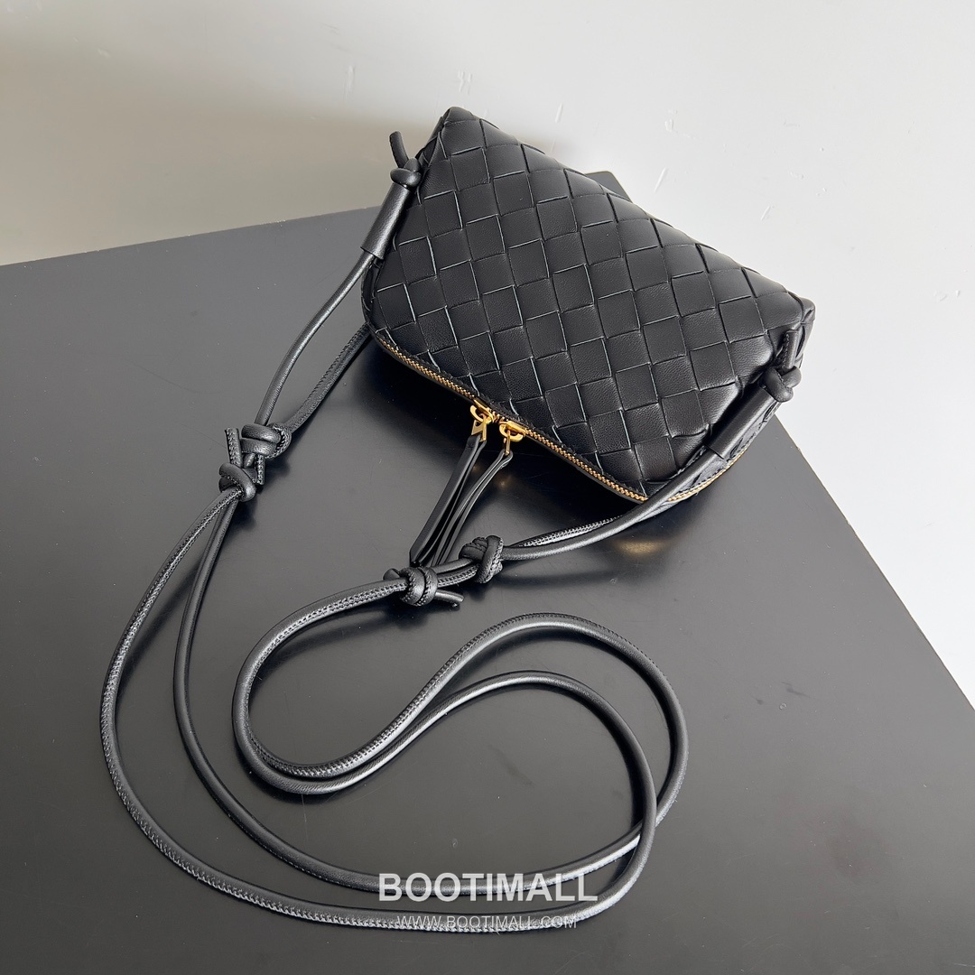 Bottega Veneta Concert Pouch Intrecciato Leather Mini Crossbody Bag 보테가베네타 콘서트 파우치 인트레치아토 가죽 미니 크로스백 18.5cm 6